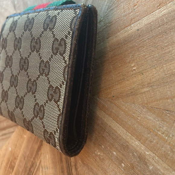 Compact Gucci Wallet - Picture 7 of 8